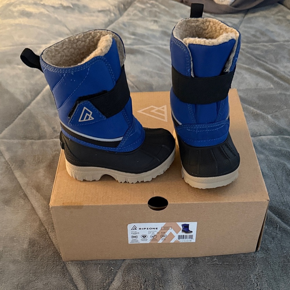 Ripzone Kids Blue and Black Snow Boots